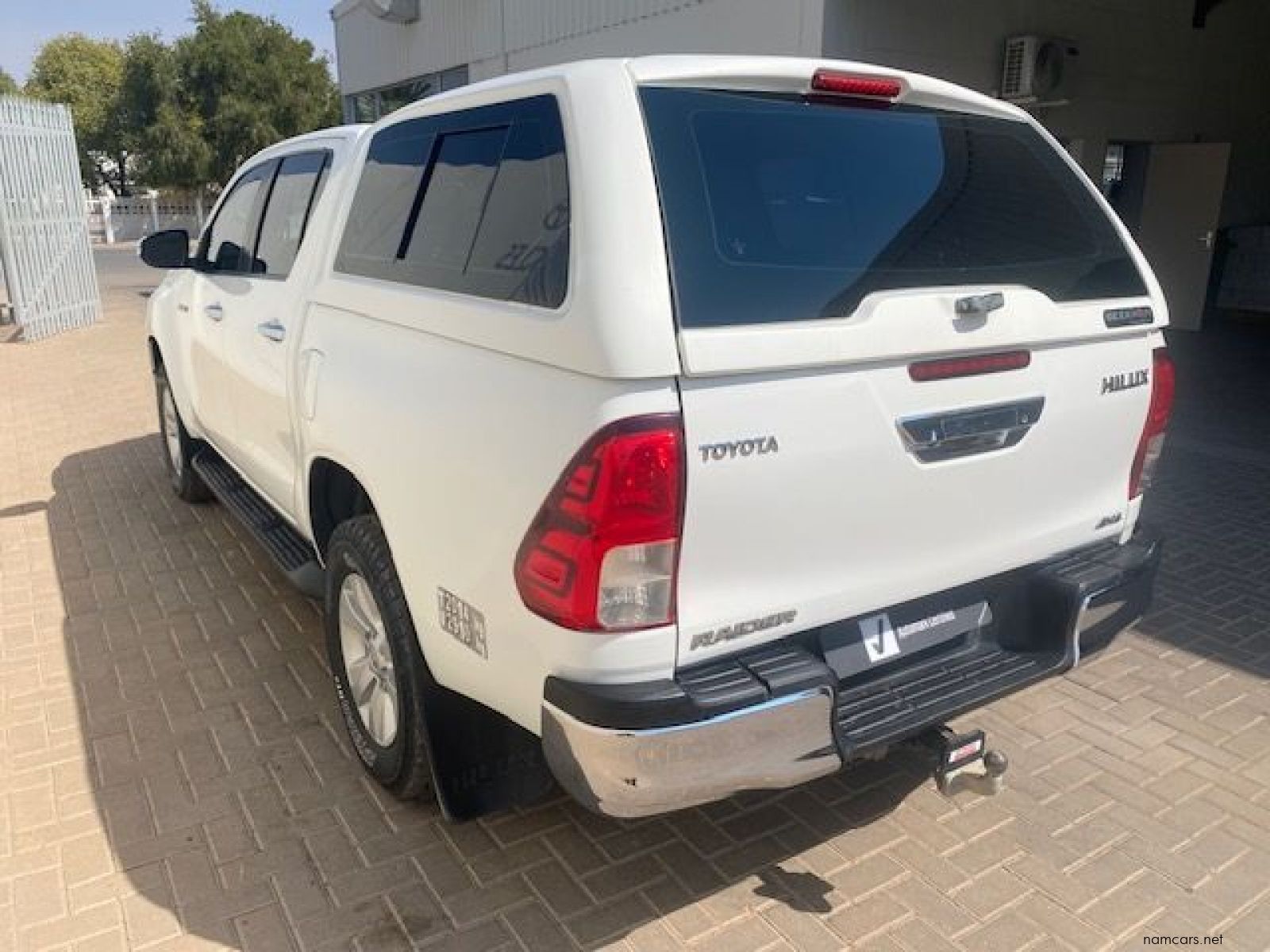 2016 Toyota Hilux 2.8 Gd-6 Raider 4x4 P/u D/c photo