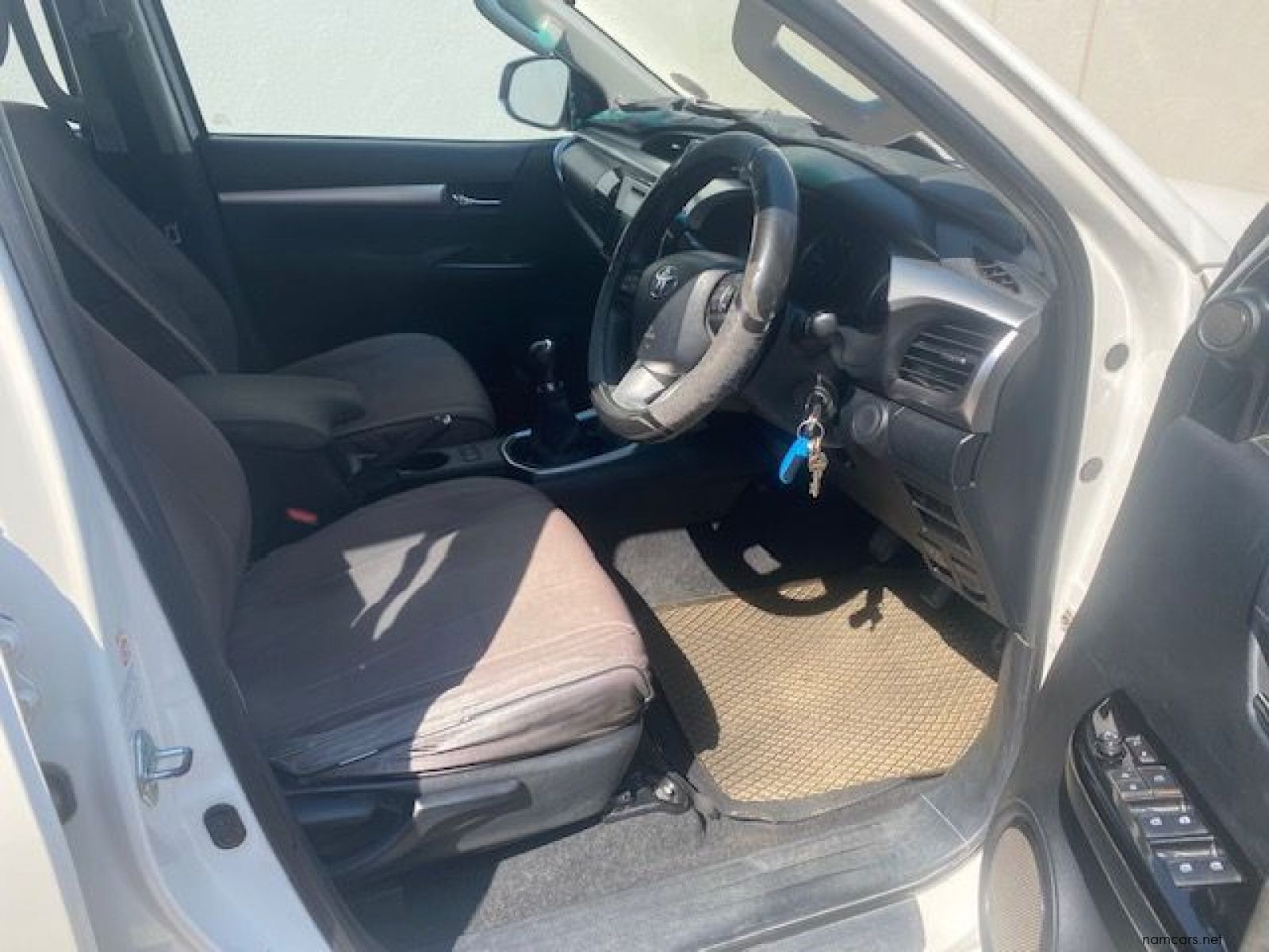 2016 Toyota Hilux 2.8 Gd-6 Raider 4x4 P/u D/c photo