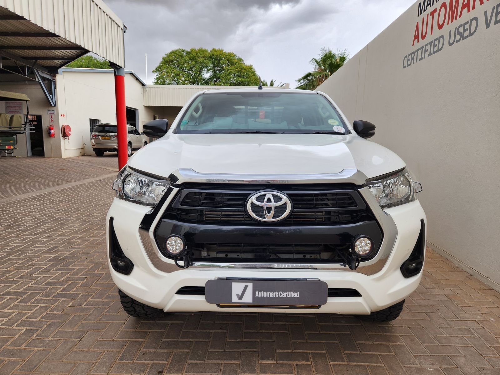 2023 Toyota Hilux XC 2.4GD6 4X2 Raider MT photo