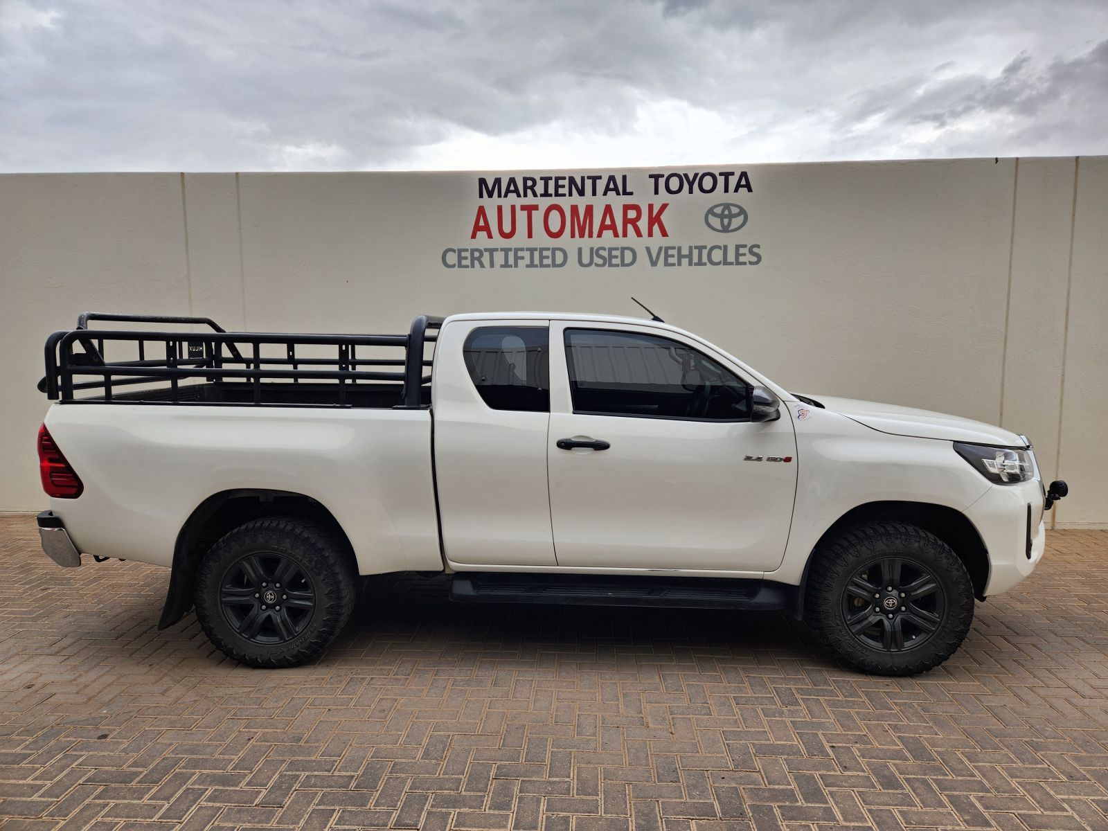 2023 Toyota Hilux XC 2.4GD6 4X2 Raider MT photo