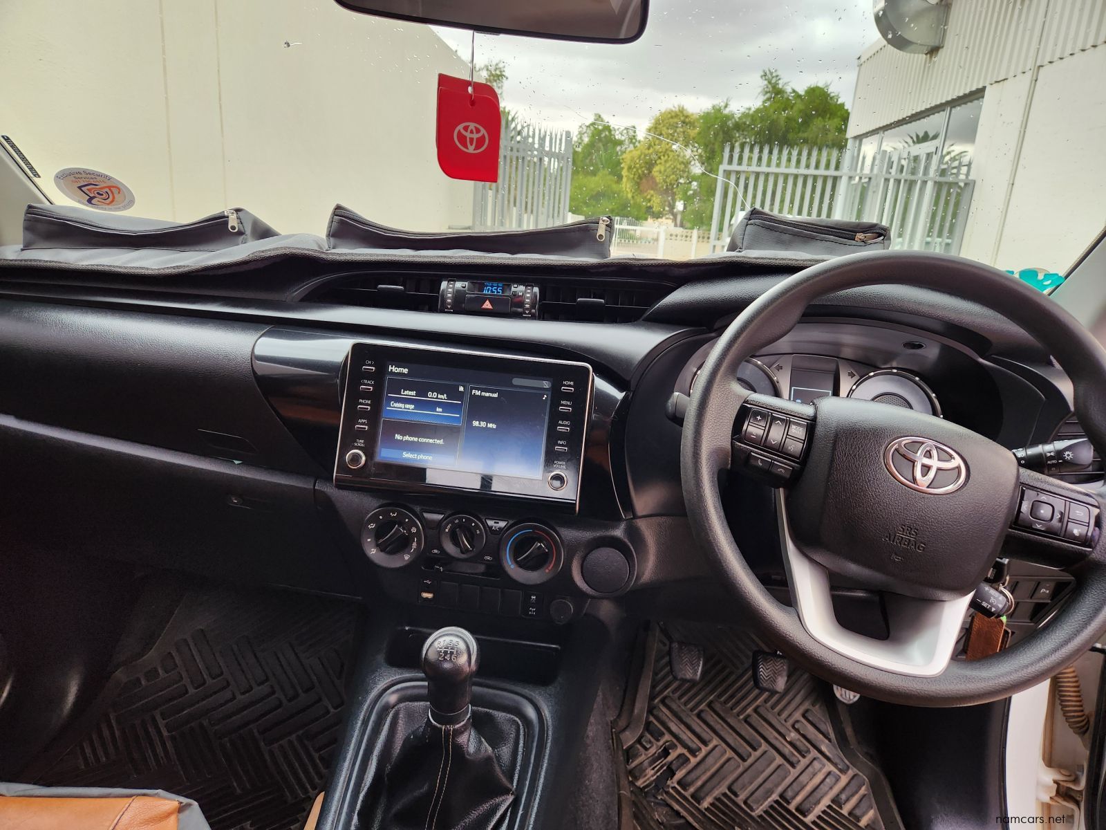 2023 Toyota Hilux XC 2.4GD6 4X2 Raider MT photo