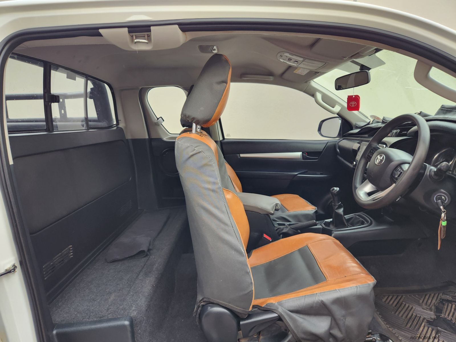 2023 Toyota Hilux XC 2.4GD6 4X2 Raider MT photo