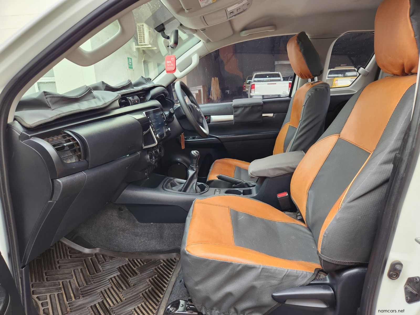 2023 Toyota Hilux XC 2.4GD6 4X2 Raider MT photo