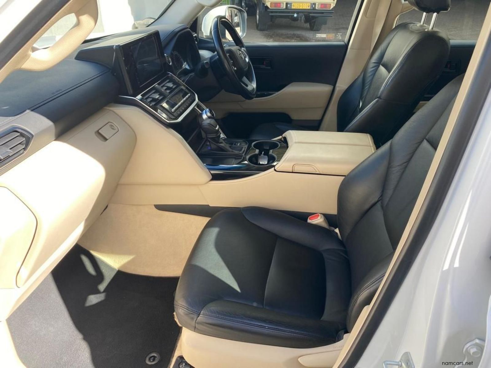 2022 Toyota Land Cruiser 300 3.3D V6 GX-R photo