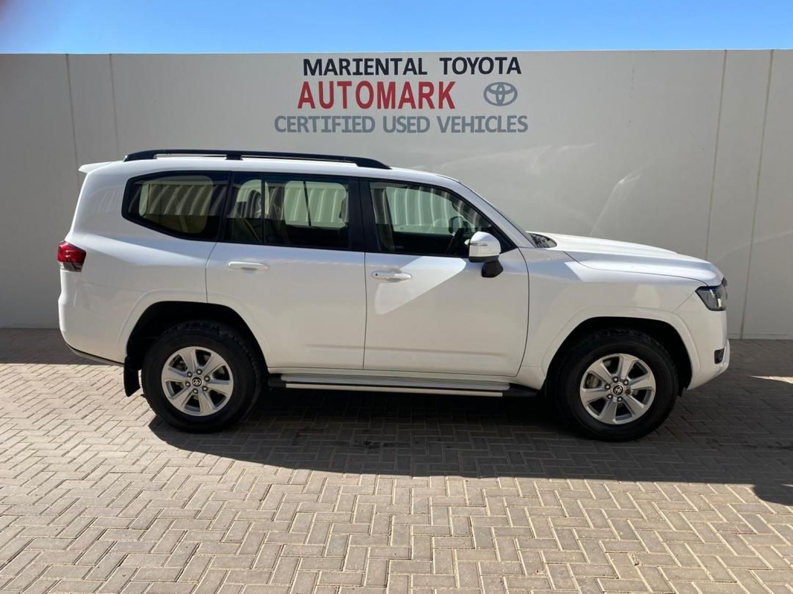 2022 Toyota Land Cruiser 300 3.3D V6 GX-R photo