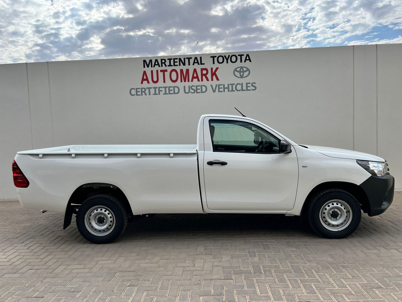 2025 Toyota Hilux SC 2.4GD 5MT A/C photo