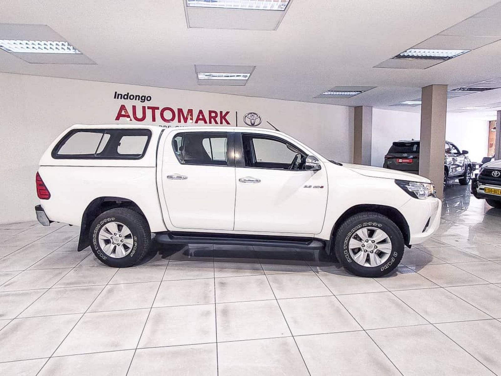 2017 Toyota Hilux 2.8 Gd-6 Rb Raider P/u D/c photo