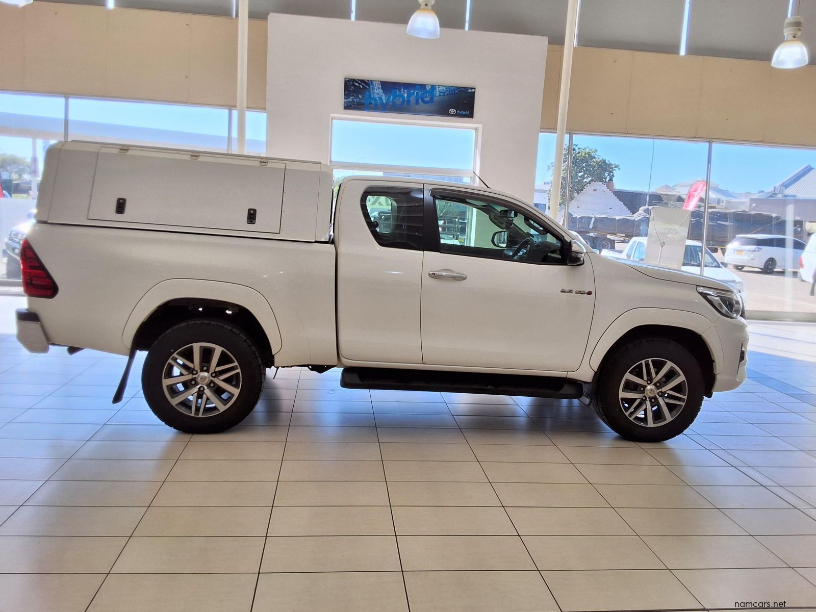 2018 Toyota Hilux Extra Cab 2.8GD6 4x4 Raider AT photo