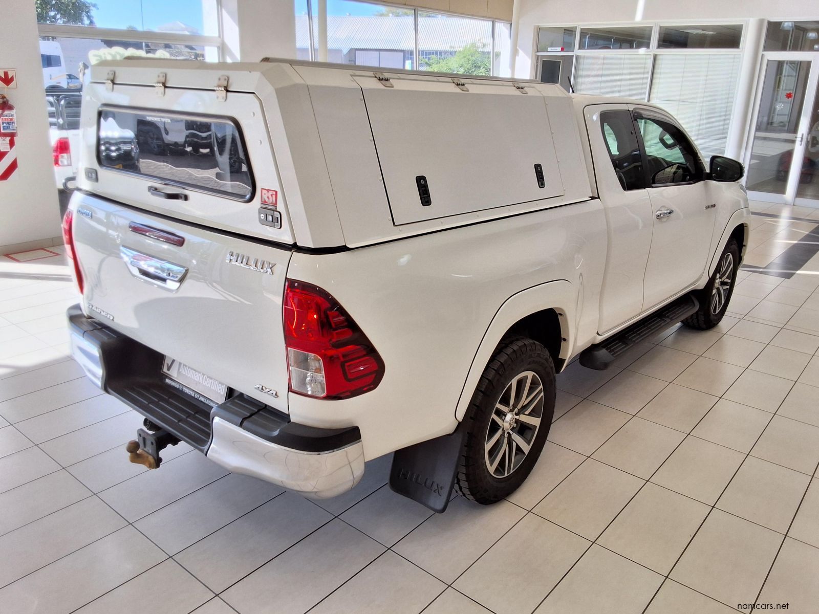 2018 Toyota Hilux Extra Cab 2.8GD6 4x4 Raider AT photo