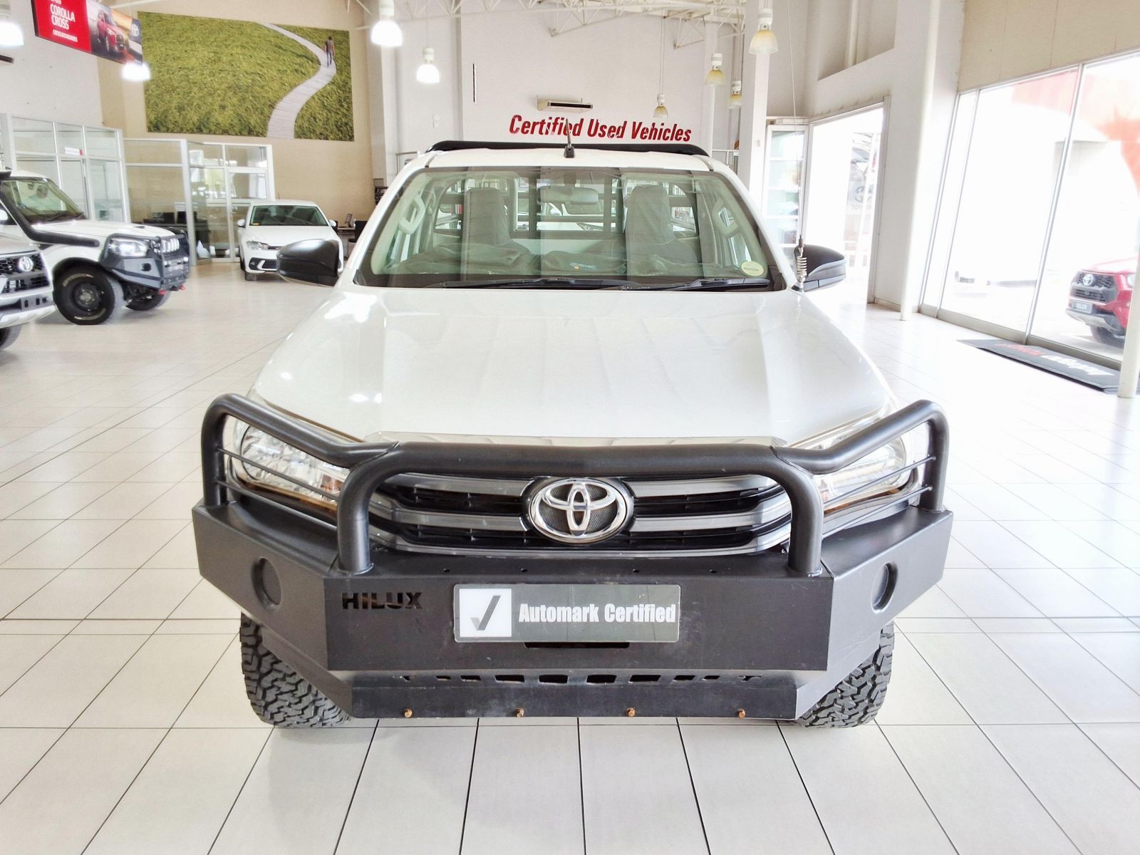 2017 Toyota Hilux Single Cab SC 2.4GD6 4x4 SR MT photo