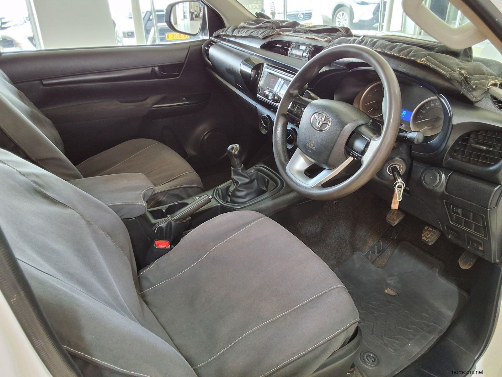 2017 Toyota Hilux Single Cab SC 2.4GD6 4x4 SR MT photo