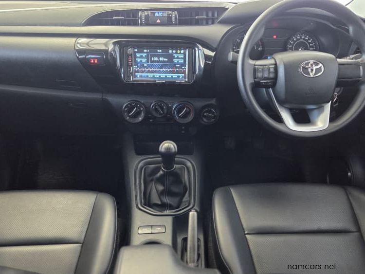 2025 Toyota Hilux SR photo