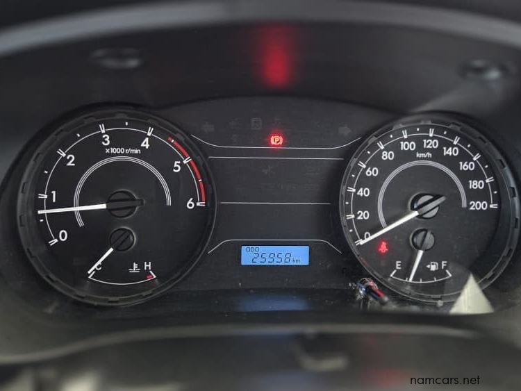 2025 Toyota Hilux SR photo