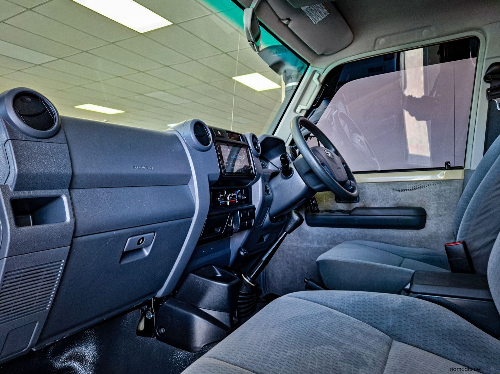 2023 Toyota LC79 DC 4.0 Petrol 4x4 MT pictures