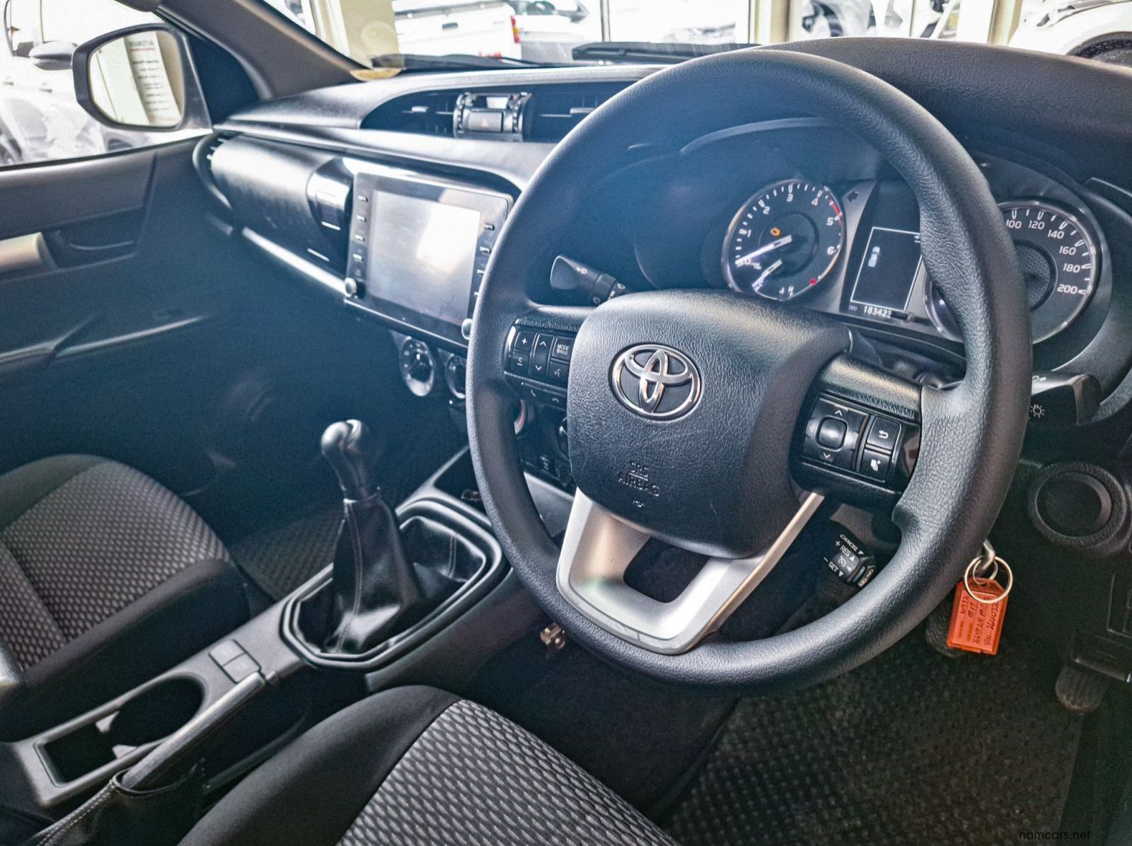 2021 Toyota Hilux 2.4 Gd-6 Raider 4x4 MT pictures