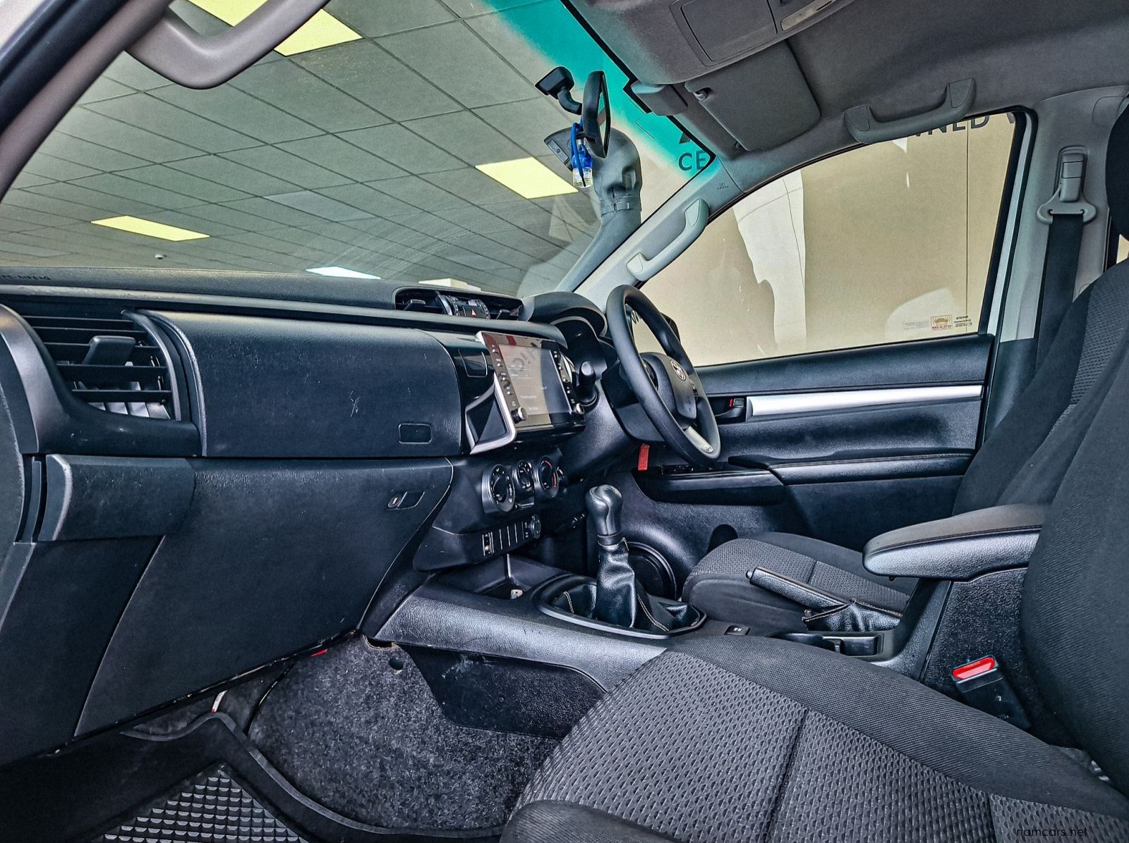 2021 Toyota Hilux 2.4 Gd-6 Raider 4x4 MT pictures