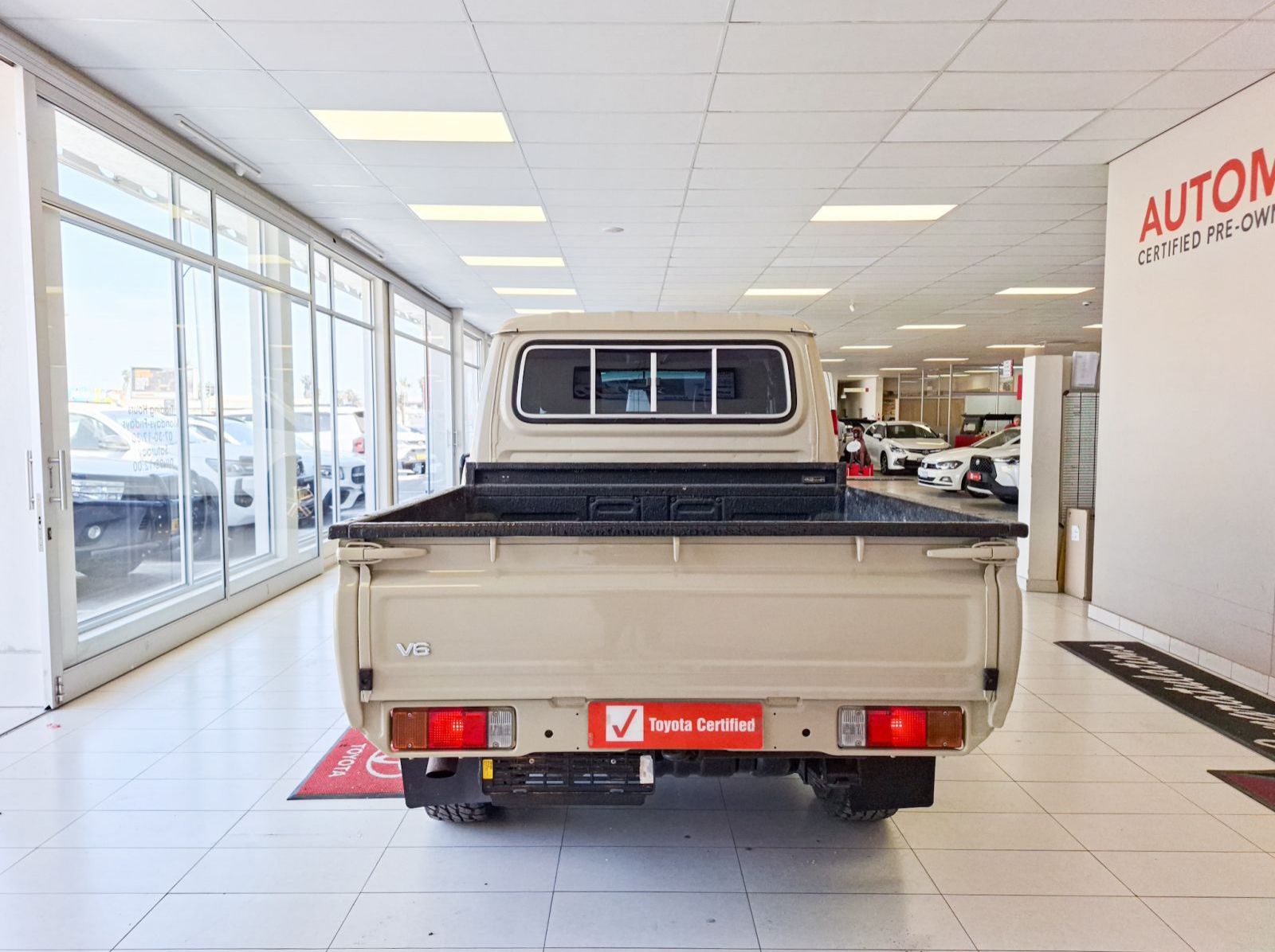 2023 Toyota LC79 DC 4.0 Petrol 4x4 MT pictures