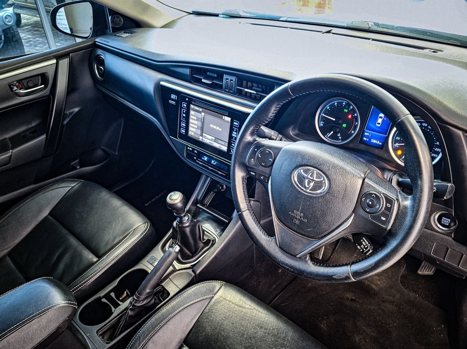 2019 Toyota Corolla 1.8 Exclusive MT pictures