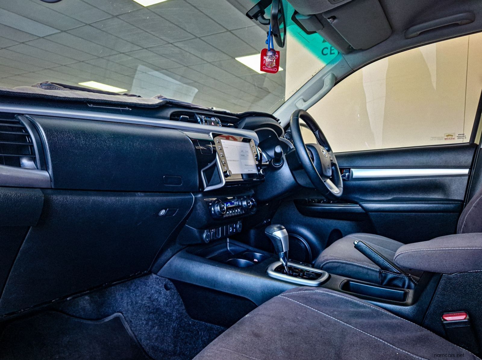 2021 Toyota Hilux Raider 2.8 4x4 AT pictures