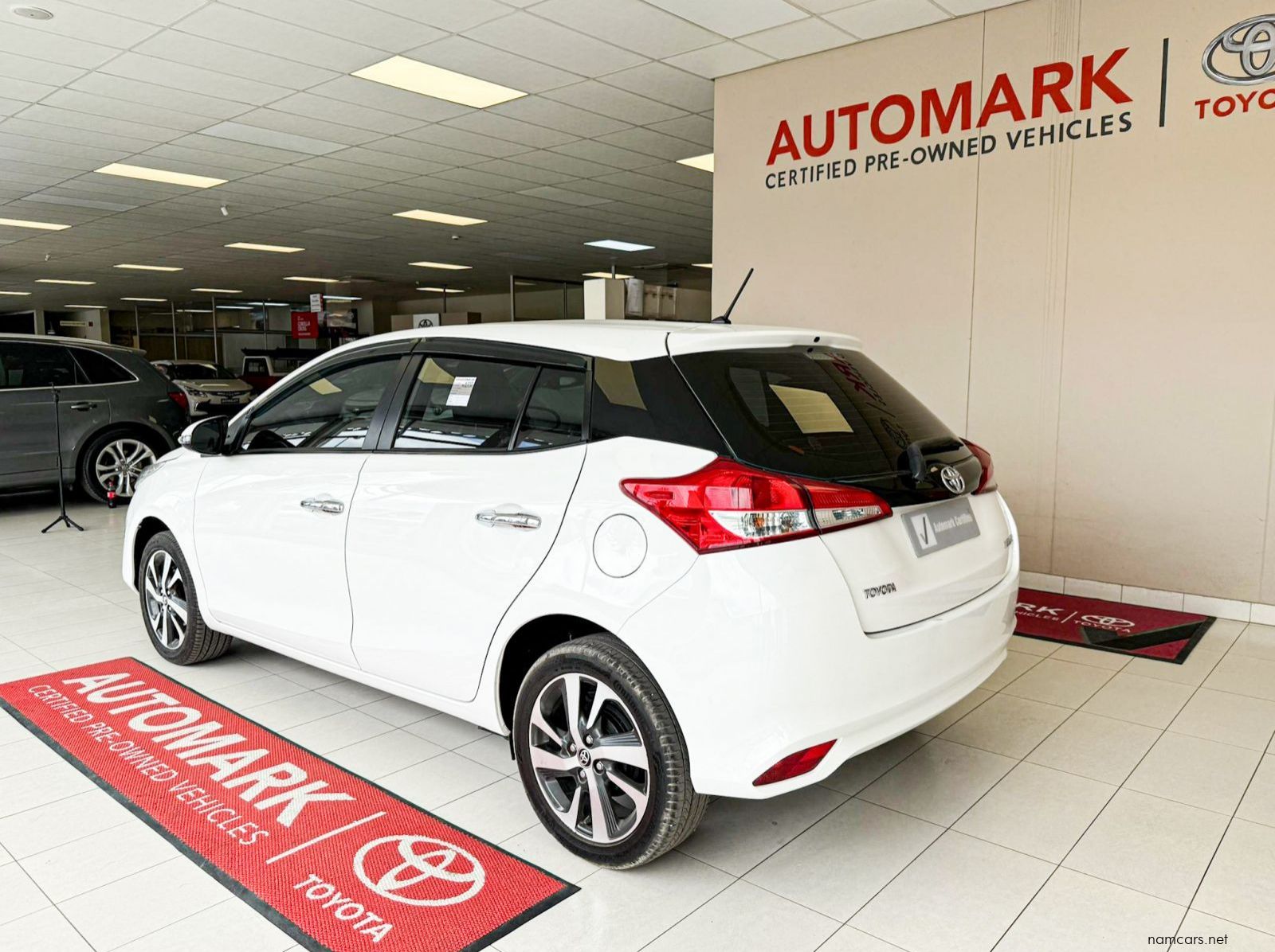 2018 Toyota YARIS 1.5 XS HB pictures