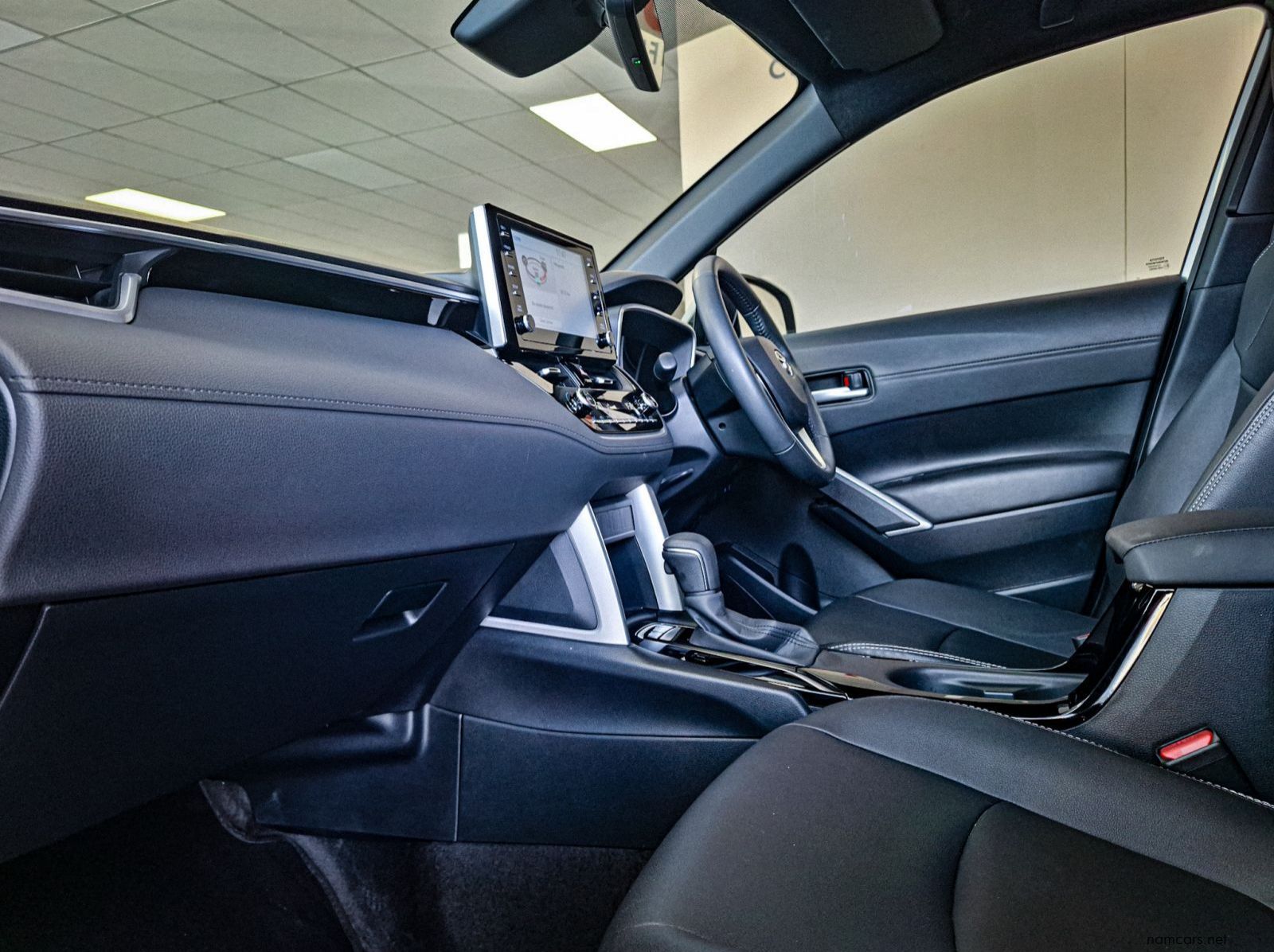 2022 Toyota Corolla Cross 1.8 XR HEV CVT pictures