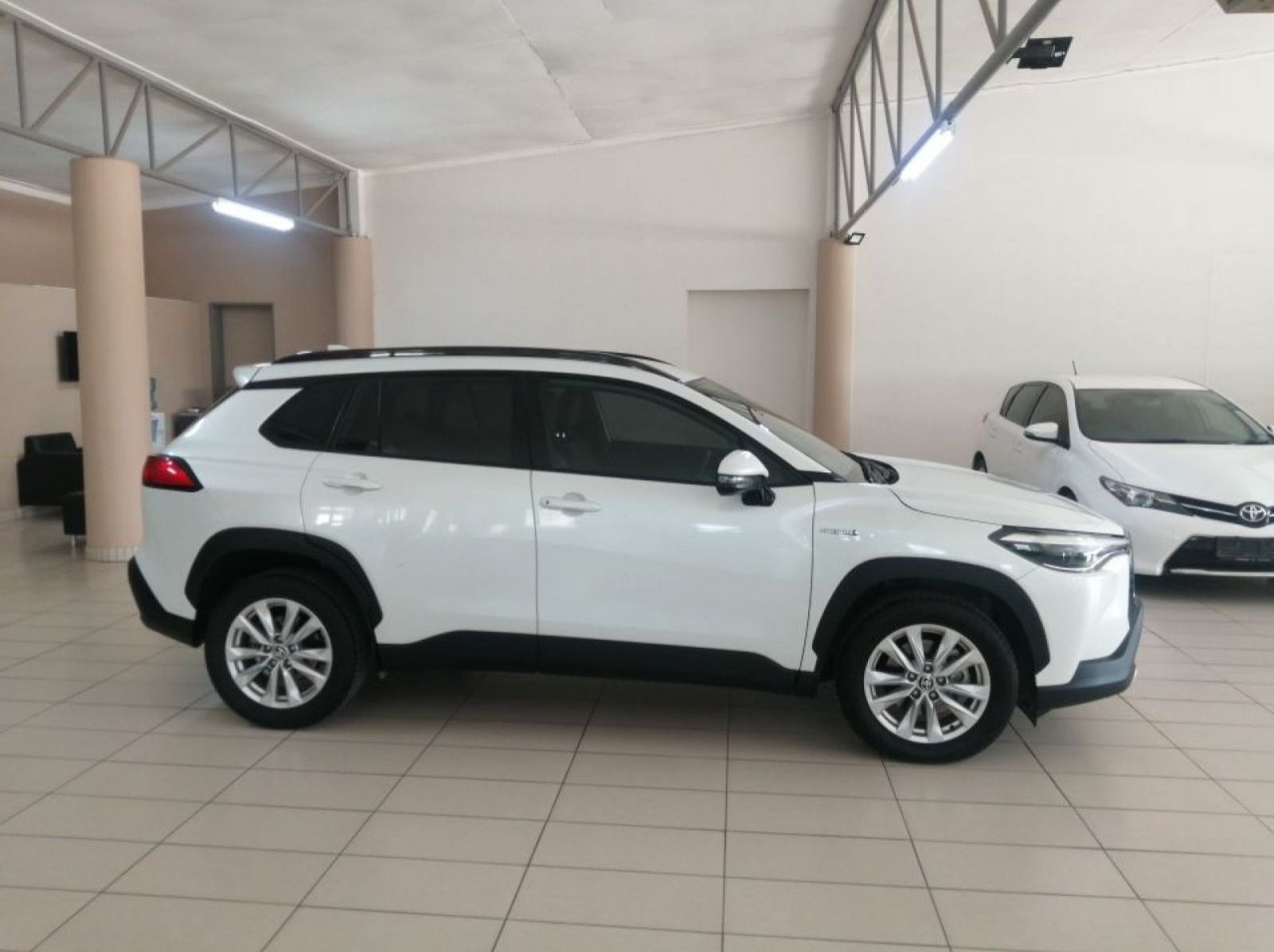 2022 Toyota Corolla Cross  1.8 XS CVT HV pictures