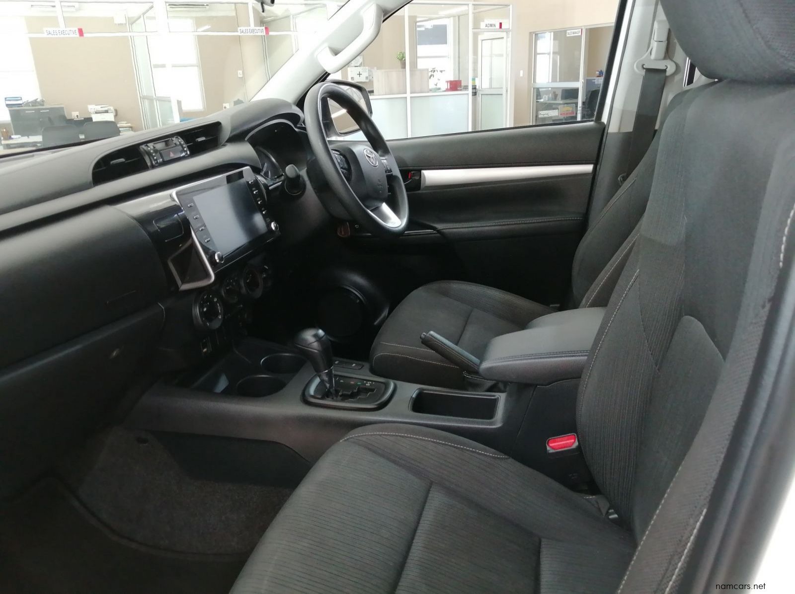 2023 Toyota Hilux 2.4 D/C 4x4 AT pictures