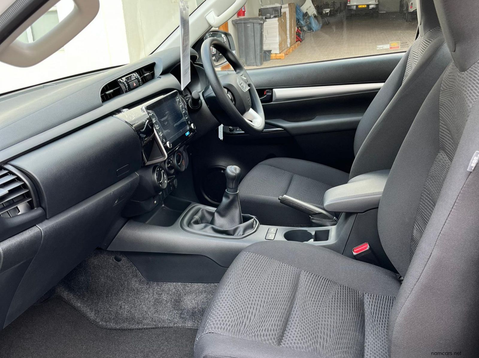 2026 Toyota Hilux SC 2.4GD6 4X2 Raider MT pictures