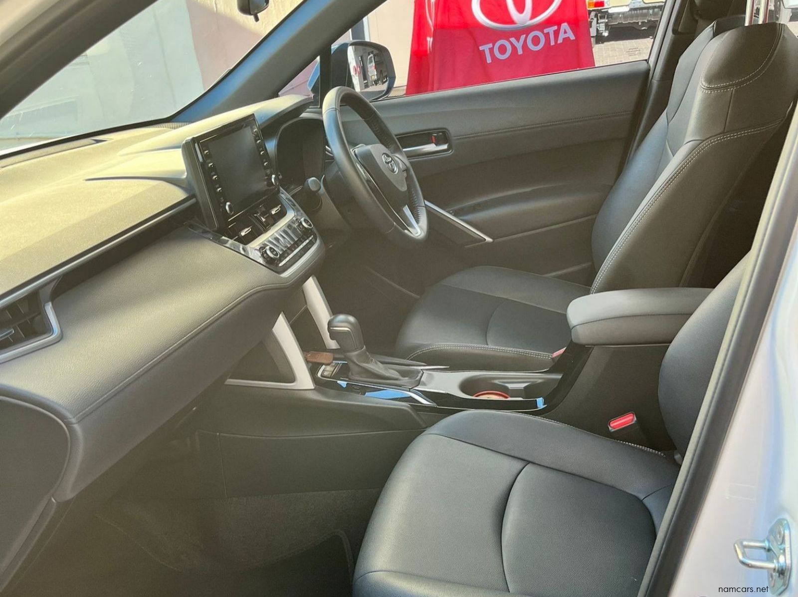 2023 Toyota Corolla Cross 1.8 Xs Hybrid pictures