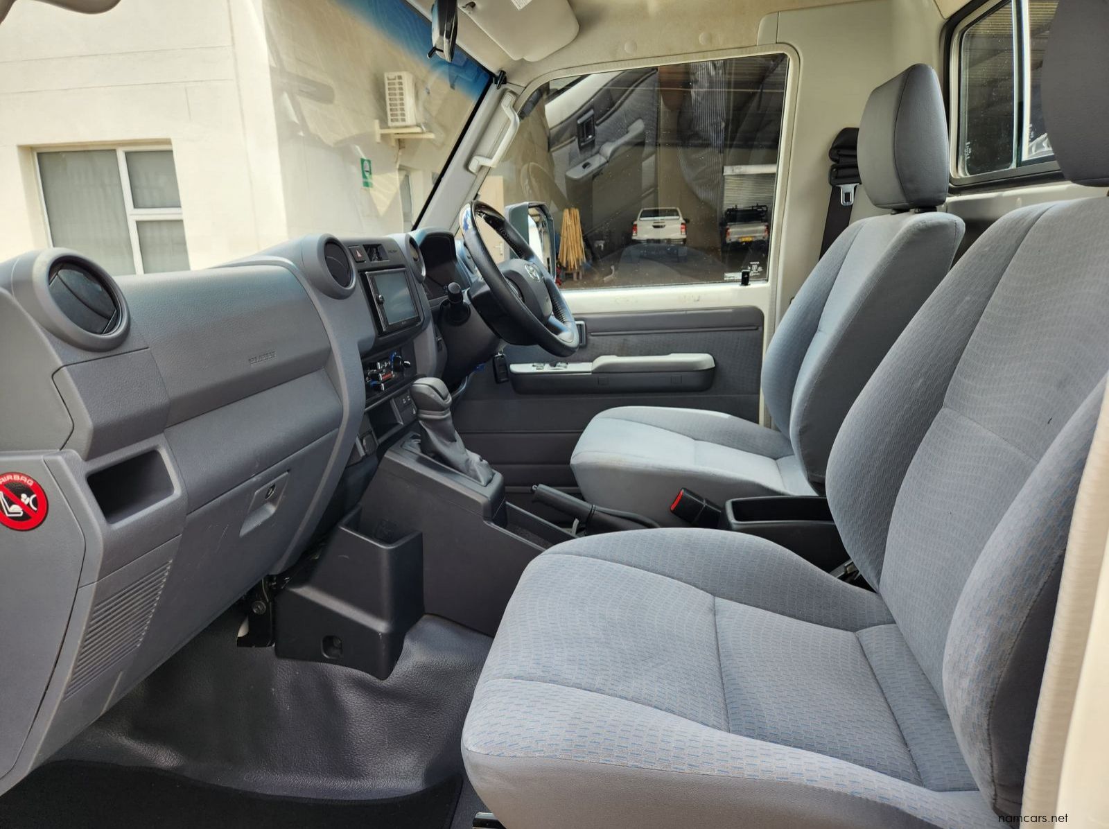 2025 Toyota Land Cruiser Single Cab 2.8 AT pictures