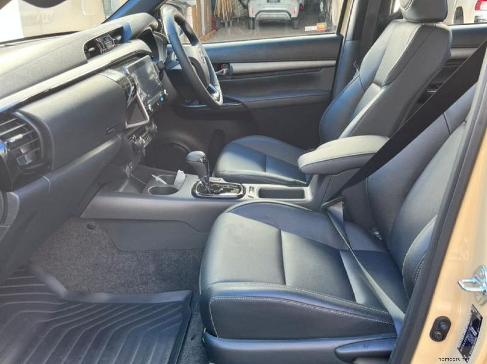 2025 Toyota Toyota Hilux Double Cab 2.8GD6 4x2 Legend 55 AT pictures