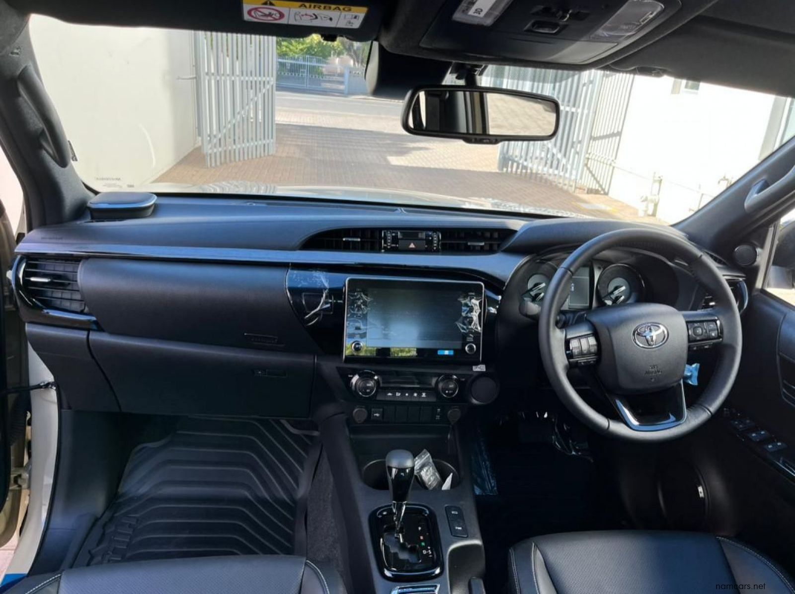 2025 Toyota Toyota Hilux Double Cab 2.8GD6 4x2 Legend 55 AT pictures