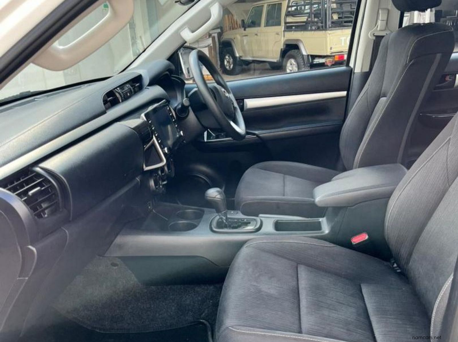 2023 Toyota Hilux Double Cab 2.4GD6 4X4 RAI AT pictures