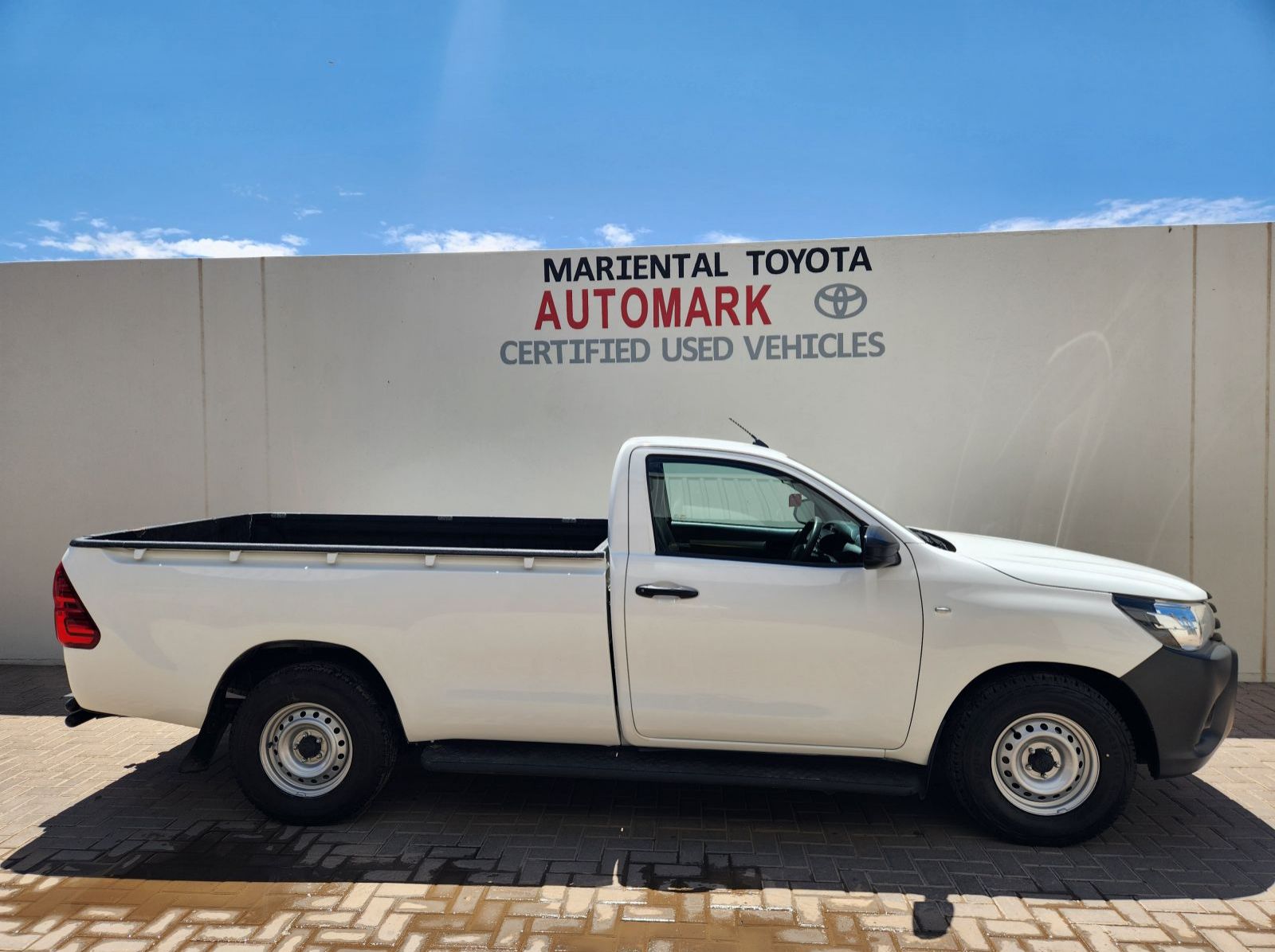 2020 Toyota Hilux SC 2.0VVTi S A/C 5MT pictures