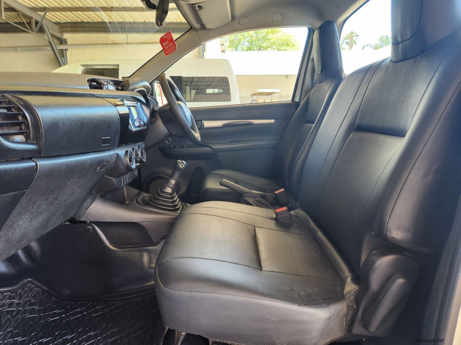 2020 Toyota Hilux SC 2.0VVTi S A/C 5MT pictures