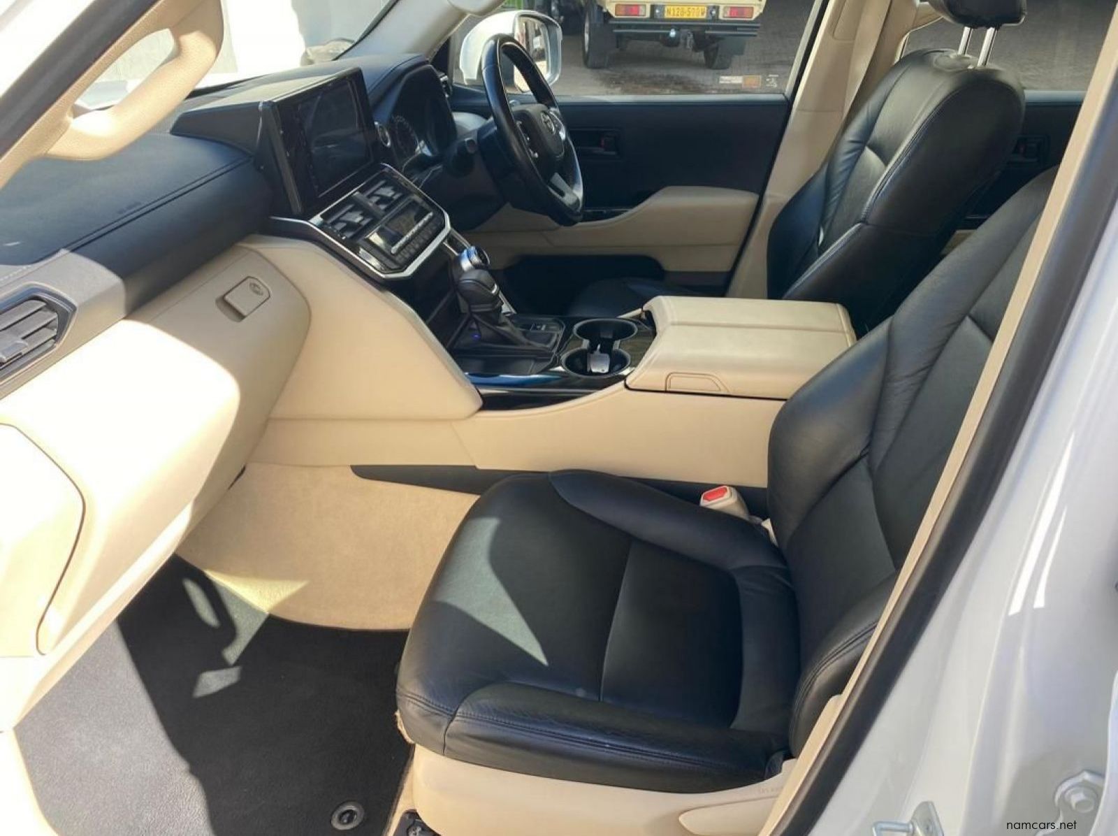 2022 Toyota Land Cruiser 300 3.3D V6 GX-R pictures