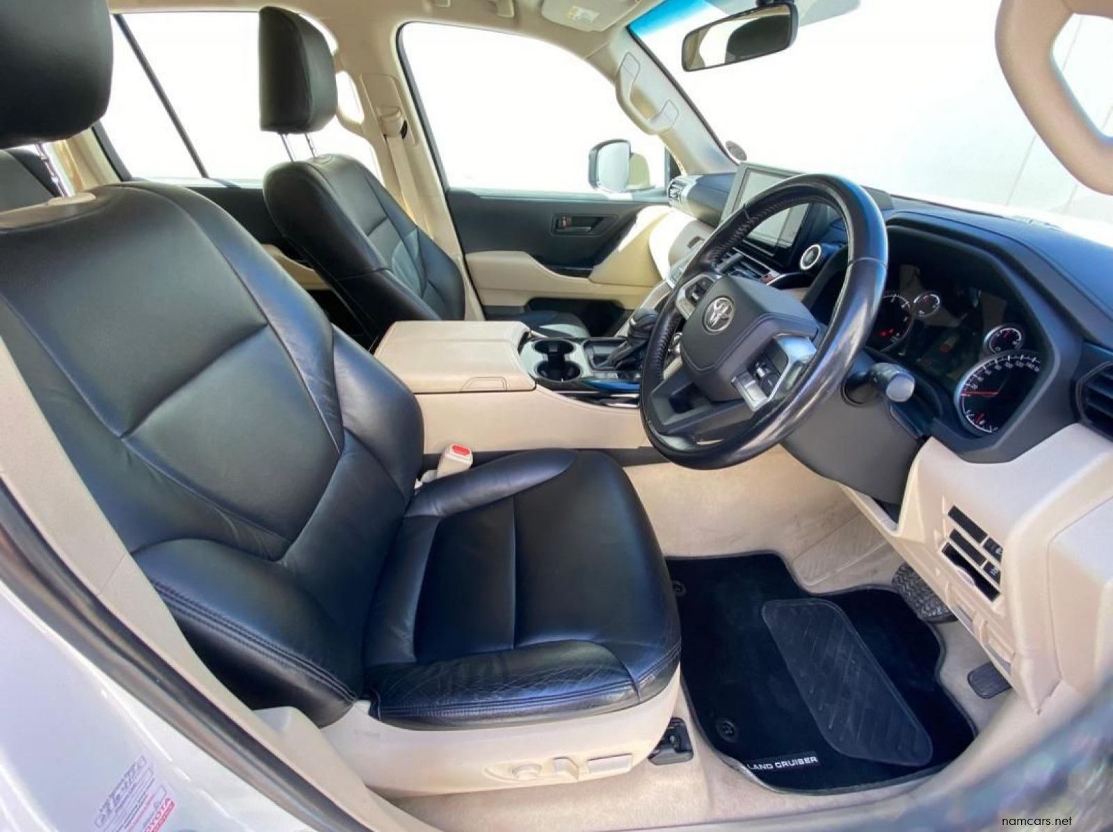 2022 Toyota Land Cruiser 300 3.3D V6 GX-R pictures