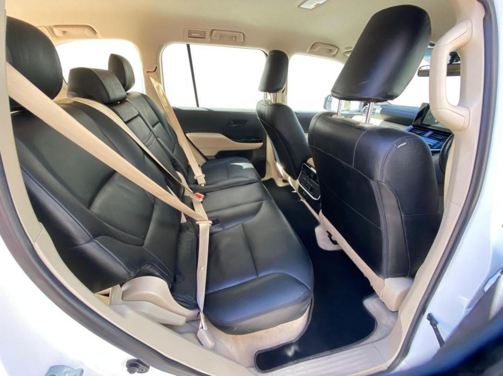 2022 Toyota Land Cruiser 300 3.3D V6 GX-R pictures