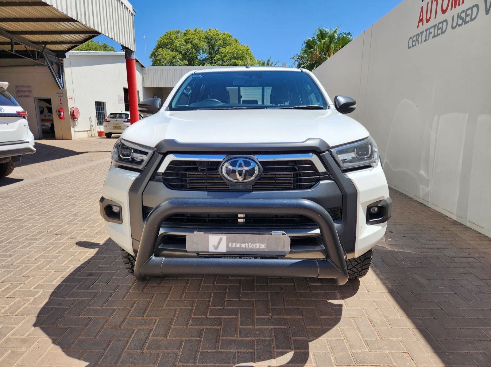 2022 Toyota Hilux DC 2.8GD6 4x4 Legend Automatic pictures