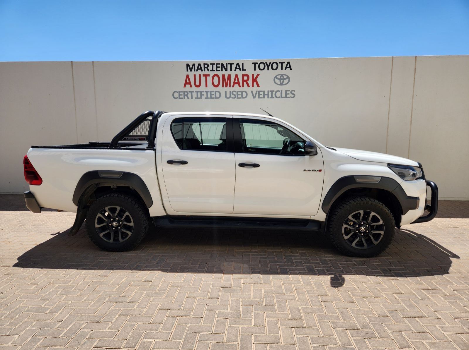 2022 Toyota Hilux DC 2.8GD6 4x4 Legend Automatic pictures