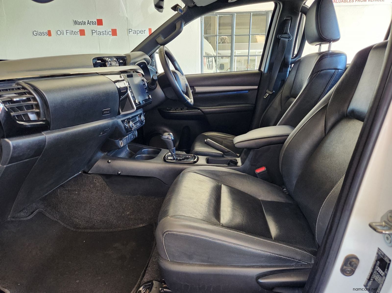 2022 Toyota Hilux DC 2.8GD6 4x4 Legend Automatic pictures