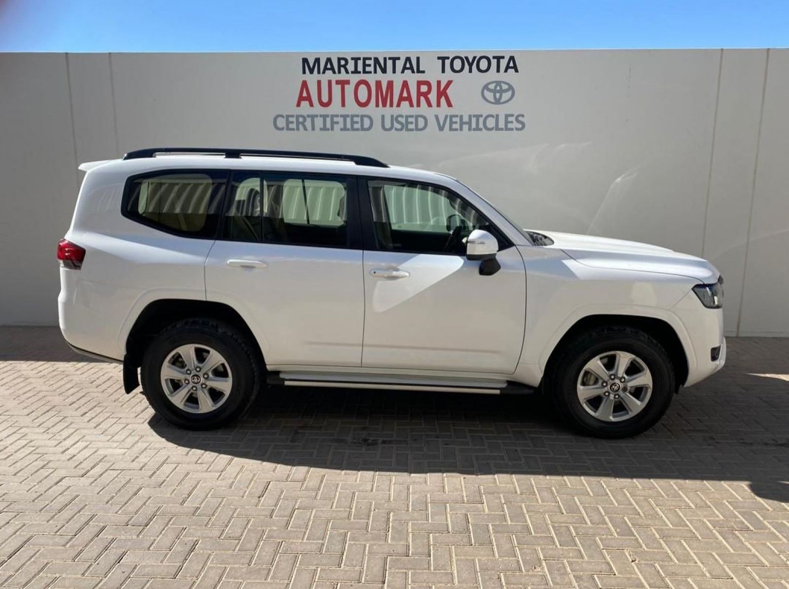 2022 Toyota Land Cruiser 300 3.3D V6 GX-R pictures