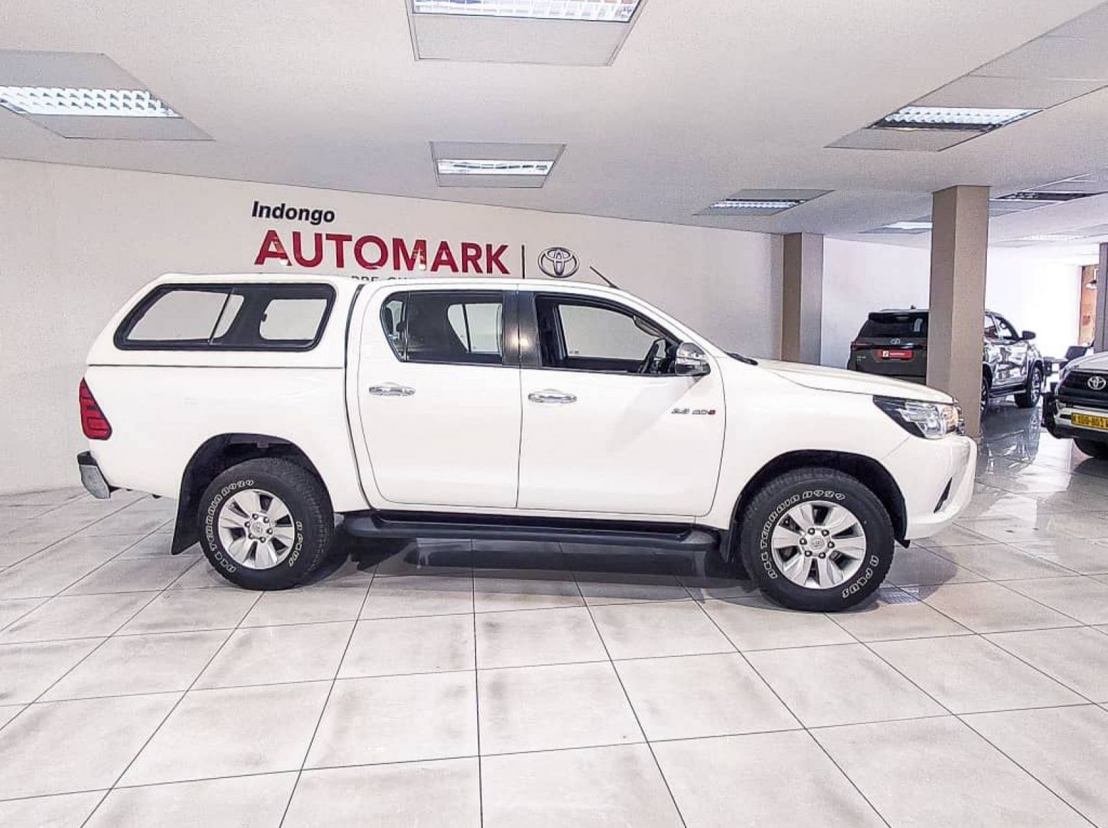 2017 Toyota Hilux 2.8 Gd-6 Rb Raider P/u D/c pictures