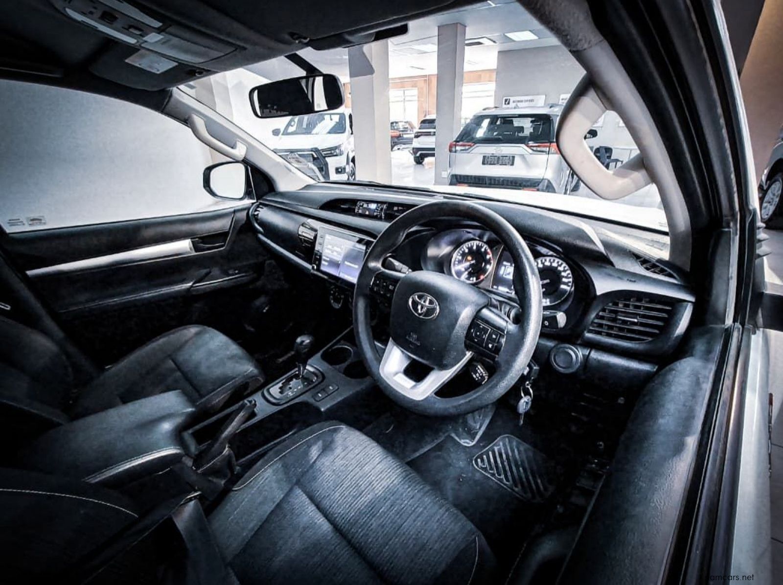 2023 Toyota Hilux 2.4 Gd-6 Raider 4x4 A/t P/u D/c pictures