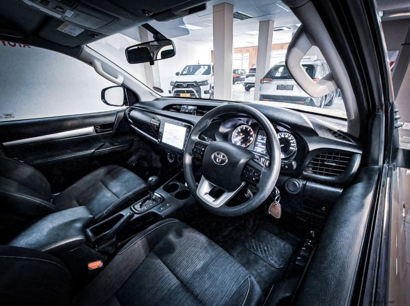 2023 Toyota Hilux 2.4 Gd-6 Raider 4x4 A/t P/u D/c pictures