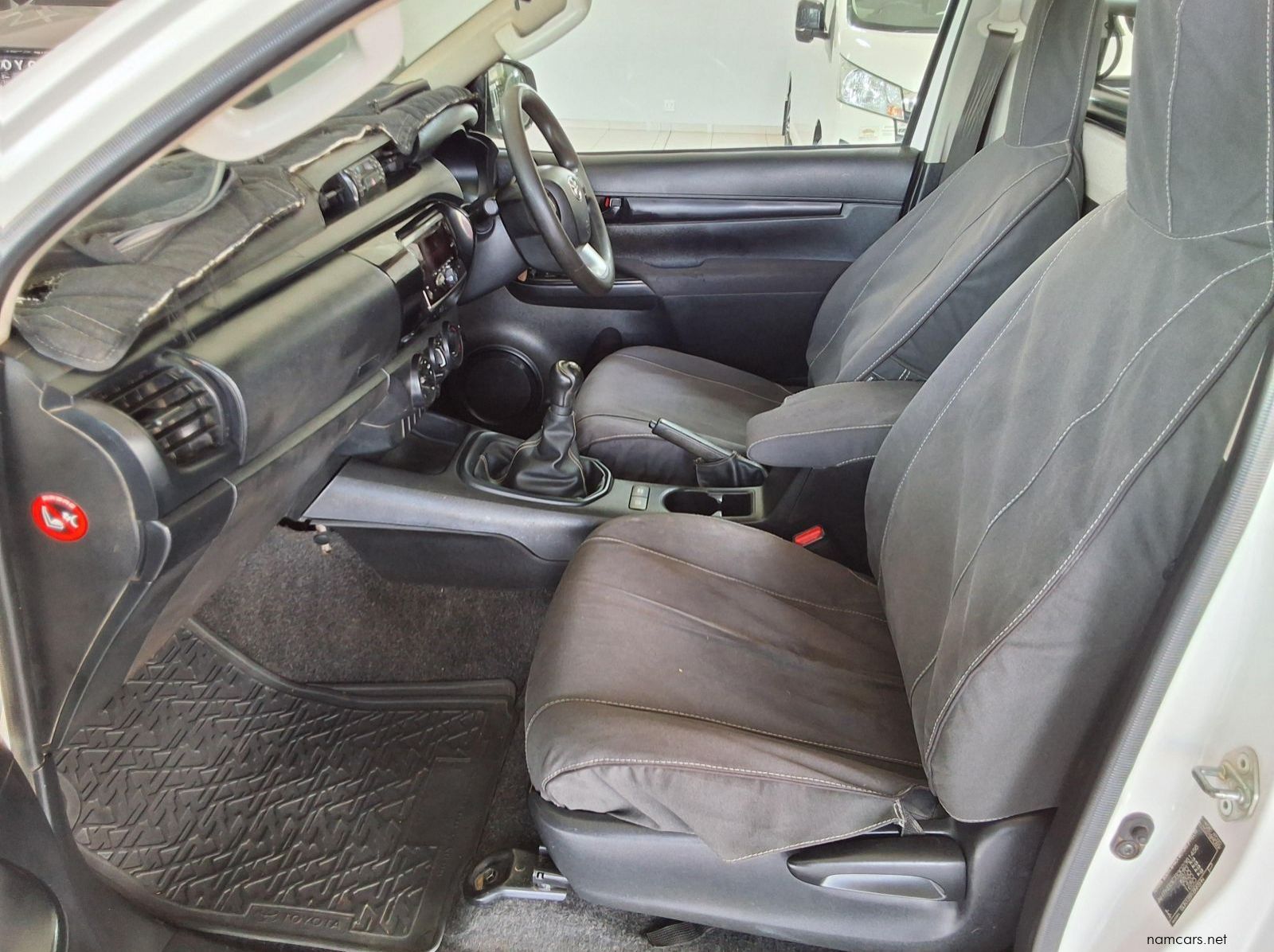 2017 Toyota Hilux Single Cab SC 2.4GD6 4x4 SR MT pictures