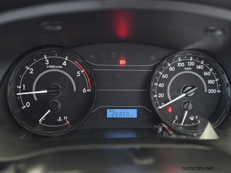 2025 Toyota Hilux SR pictures