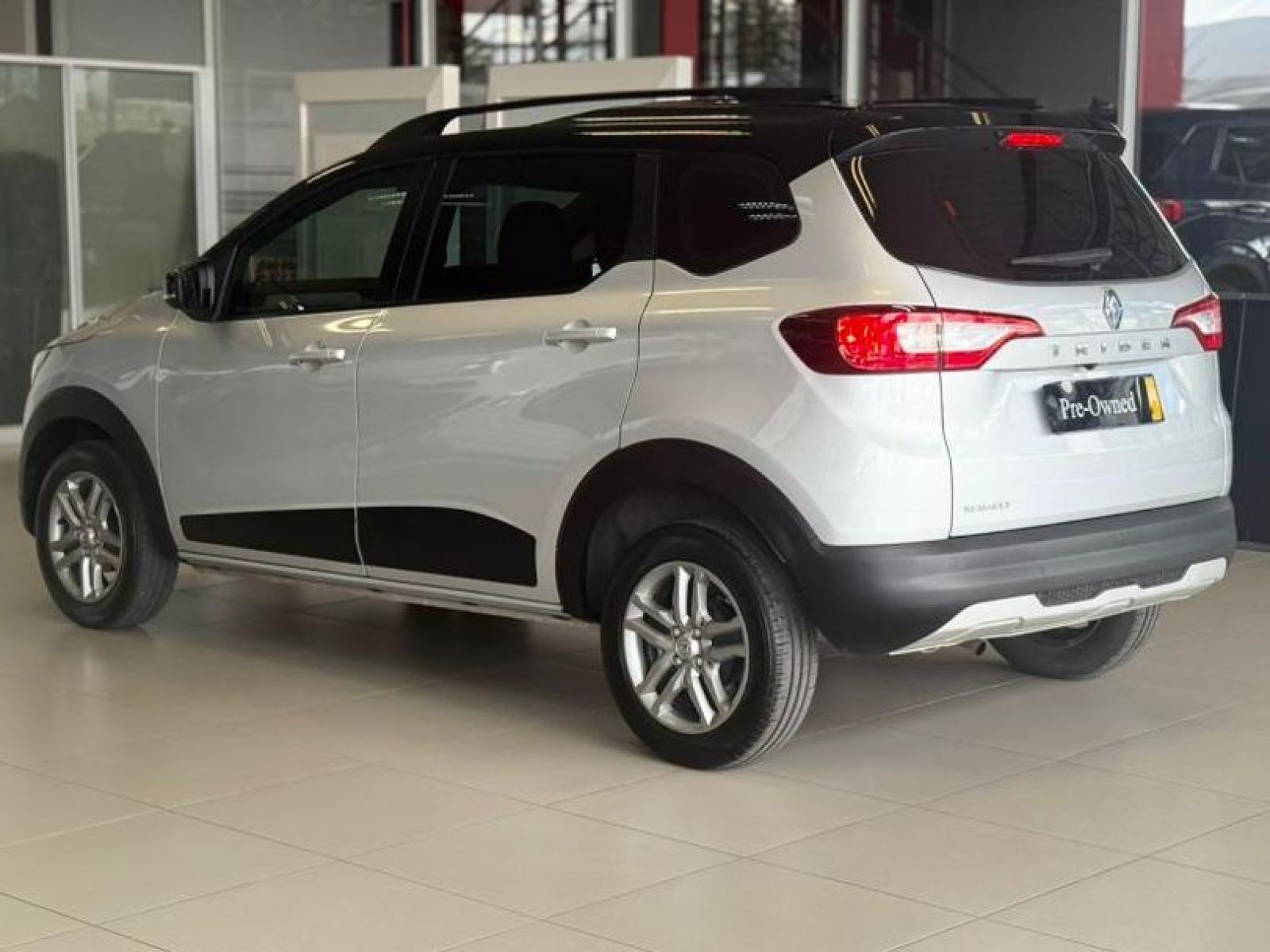 2024 Renault Triber 1.0 Prestige / Intens Amt photo