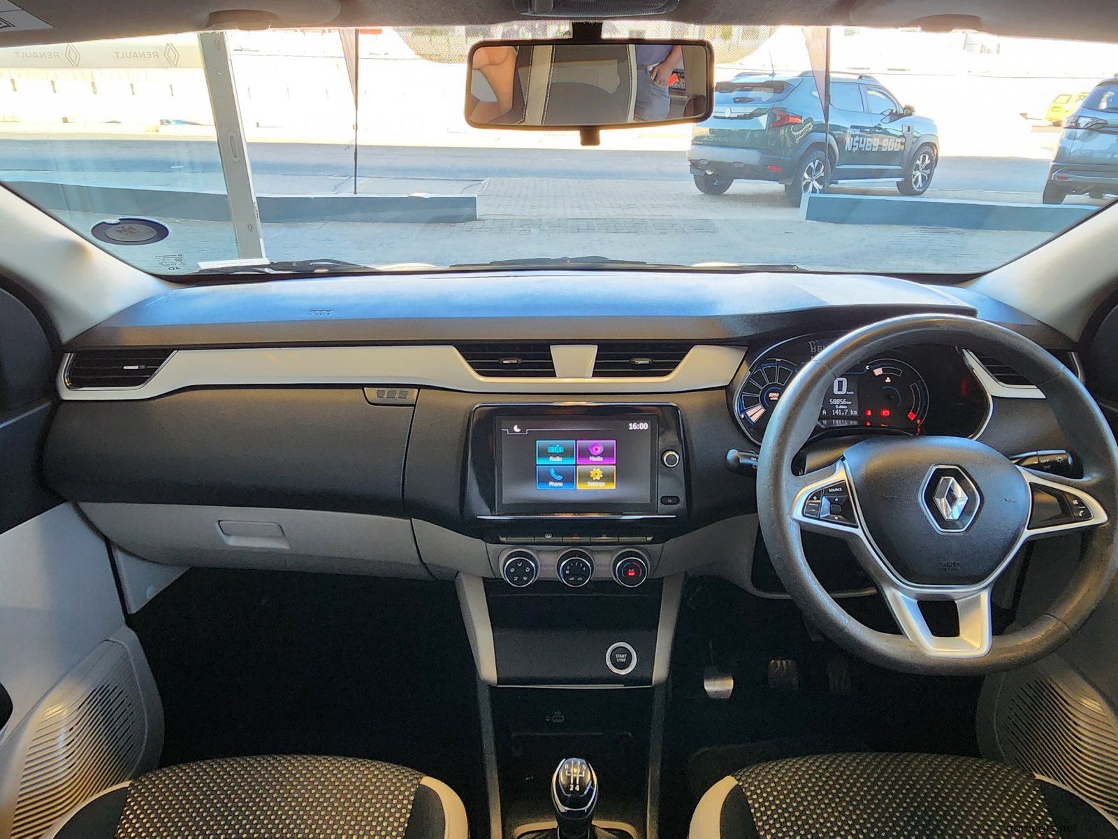 2023 Renault Triber 1.0 Prestige / Intens photo