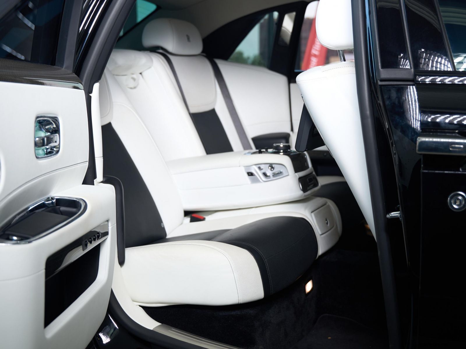 2020 Rolls-Royce Ghost Black Badge photo